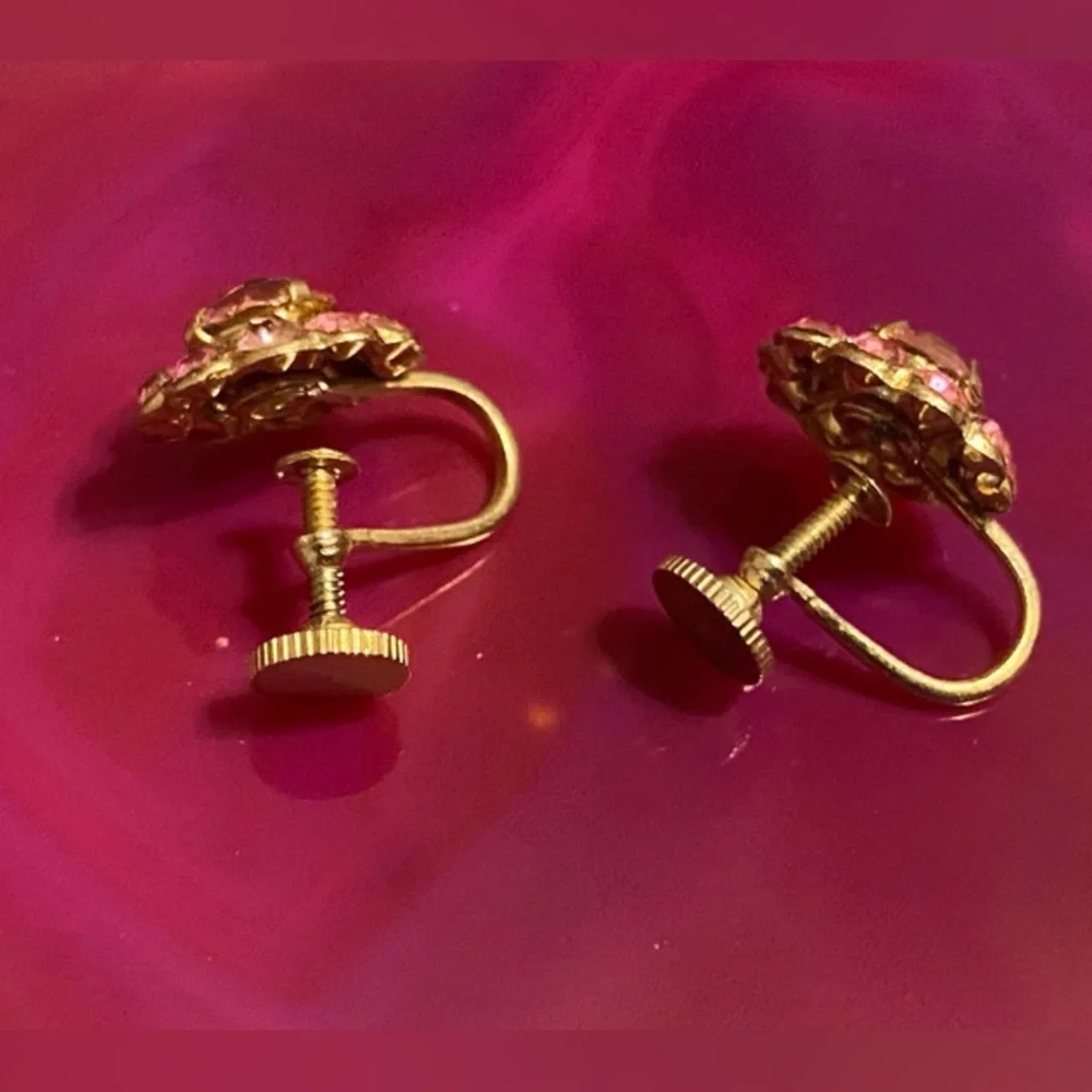 👑 Vintage Pink Rhinestone Costume Screw Back Earrings #7573 - Picture 3 of 4